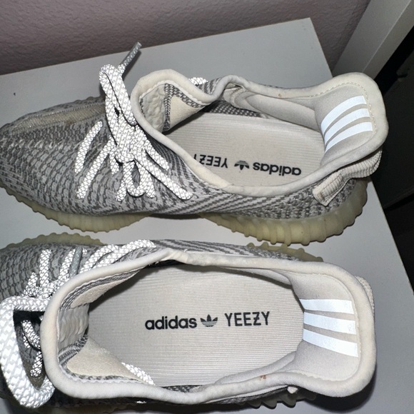 Adidas Yeezy Boost- light gray - Picture 3 of 7
